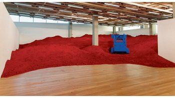 ámbito.com | Anish Kapoor. “Destierro” remite a uno de los dramas más acuciantes de este siglo, la situación de los inmigrantes que escapan de las guerras.