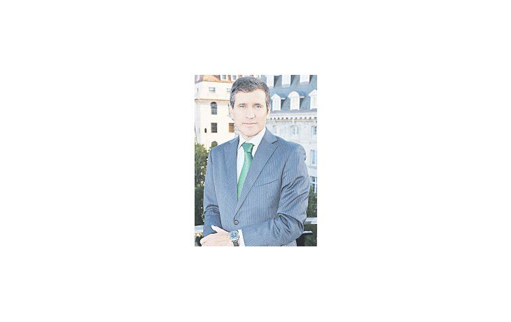 Nacido en la Argentina  pero con estudios en España, Gustavo Martínez llegó a la cúpula de la agencia JWT. El WSJ informó sobre  la denuncia en su contra por racismo y acoso a empleada.