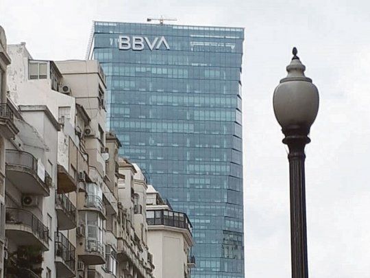 RENOVACIóN. El nuevo logo que el BBVA comenzará a usar en todo el mundo en los próximos días. En Argentina desaparece el complemento Banco Francés