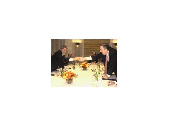 El presidente Néstor Kirchner mantuvo ayer un cordial encuentro con el presidente de Brasil, Luiz Inácio Lula Da Silva, buscando mostrar ambos que la relación no reconoce conflictos.
