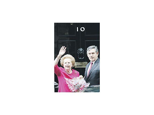 Laborista Brown hace campaña con Thatcher