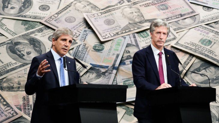El ministro Luis Caputo y el director del BCRA, Santiago Bausili.