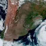 Alerta por un doble ciclón brasileño. Alerta por un doble ciclón brasileño.