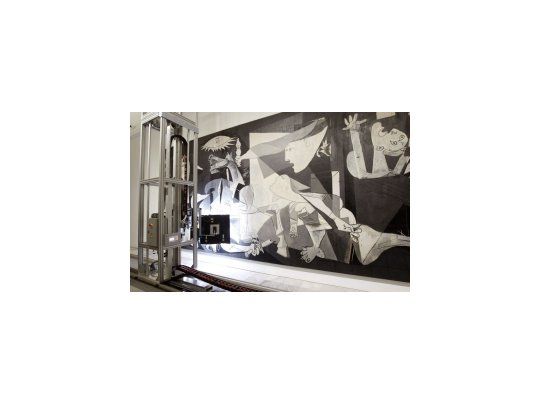 Evalúan restauración de el Guernica.