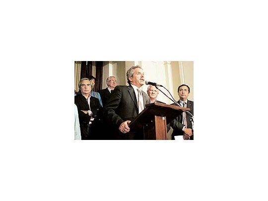 Felipe Solá anunció su partida del kirchnerismo junto al macrista bonaerense Juan José Alvarez, el duhaldista Jorge Sarghini y el peronista cobista Enrique Thomas.