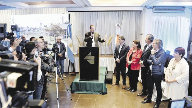 imán. En el marco de un lanzamiento de temporada concretado en un hotel porteño, el gobernador entrerriano Gustavo Bordet destacó el atractivo de los 16 complejos termales de la provincia, a pocas horas del AMBA.