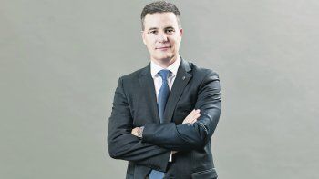 Hito. El presidente de Renault, Pablo Sibilla, encabezó el acto del lanzamiento industrial de la nueva pickup cordobesa.
