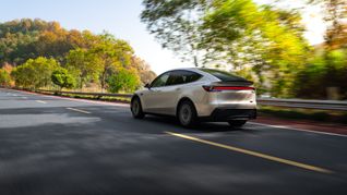 Tesla llega a Uruguay con un fuerte impacto en el mercado de autos eléctricos.