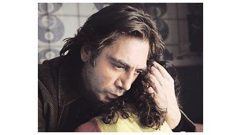 Javier Barden en una escena de «Biutiful», de Alejandro González Iñárritu, donde hay argentinos en el elenco, en la música y en el guión.