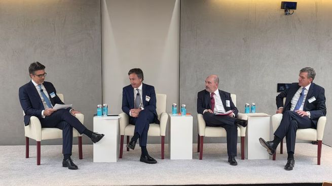 Participaron Juan Parma, CEO de Banco Macro; Gustavo “Paco” Manríquez, CEO de Banco Supervielle; y Diego Rivas, CEO de Banco Galicia.