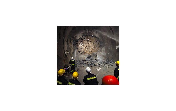 El momento en el que la taladradora une por completo el túnel.