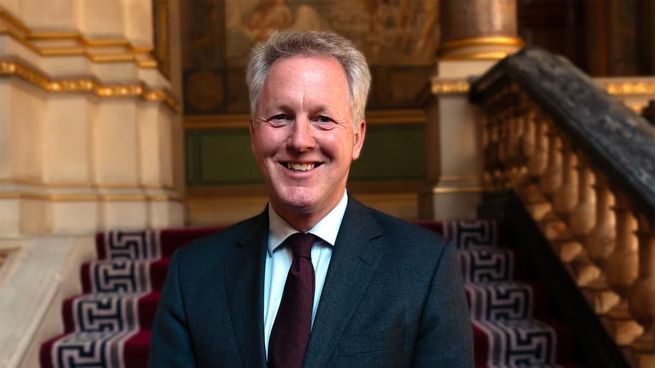El Reino Unido designó a David Cairns como su nuevo embajador en Argentina.