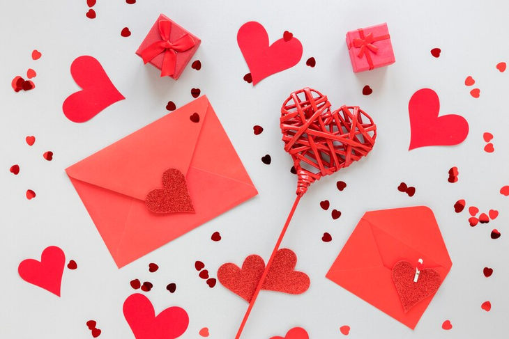 Brain: love lasts more than a year, while falling in love lasts three to seven months. Brain: love lasts more than a year, while falling in love lasts three to seven months.