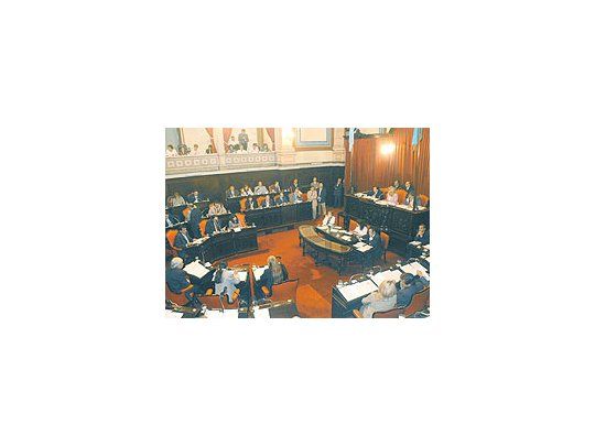 A menos de 24 horas de haber asumido, el ministro Fernándezlogró que la Legislatura avanzara con una ley que reclamabael renunciado Otero.