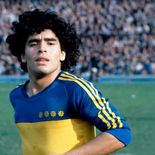 Subastaron la primera camiseta que vistió Maradona en Boca. Subastaron la primera camiseta que vistió Maradona en Boca.