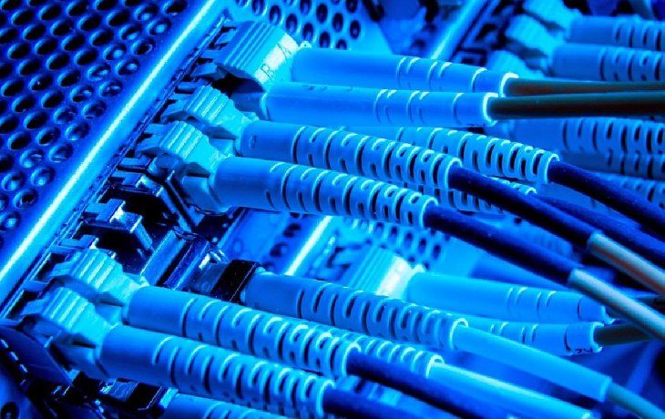 movistar y metrotel firmaron acuerdo para extender la fibra optica por la ciudad