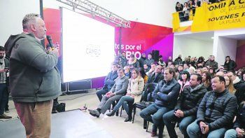 Candidatos. Joaquín de la Torre fue a La Plata a impulsar la campaña de Julio Garro. Axel Kicillof viaja hoy a Mar del Plata con Massa.