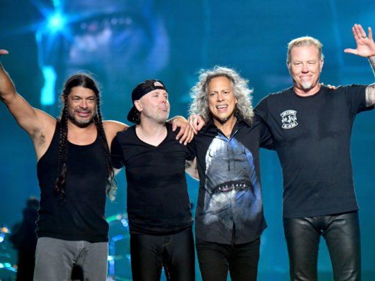 Una mujer fue a ver a Metallica y dio a luz a mitad del recital.