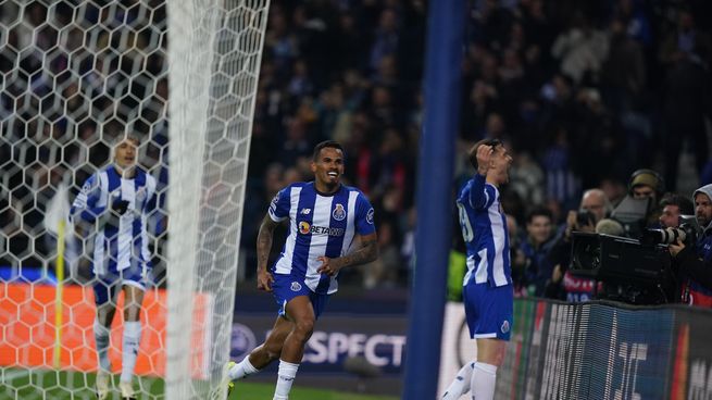 En la última jugada, con un golazo del brasileño Wenderson Galeno, el Porto de Alan Varela le ganó a Arsenal el partido de ida en los octavos de final de la Champions League.