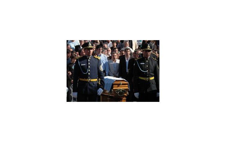 Una multitud acompañó el cortejo fúnebre de la diputada Margarita Ferrá de Bartol, fallecida en el accidente del helicóptero de la gobernación provincial que se precipitó a tierra en San Agustín de Valle Fértil.