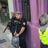 La casa violeta, estaba tomada por personas de origen boliviano y peruano desde hace 30 años, según denuncias vecinales. La casa violeta, estaba tomada por personas de origen boliviano y peruano desde hace 30 años, según denuncias vecinales.