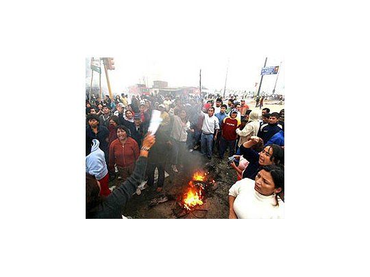 Según cables internacionales, manifestantes coparon una comisaría. (Foto Gentileza portal Peru.com)