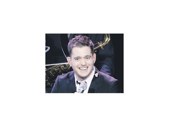Prolijo y profesional como cantante, Michael Bublé es, por sobre todo, un entretenedor con gran manejo del show que seduce a multitudes de mujeres desde una postura de antihéroe.
