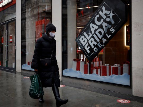 Cómo enfrentar la pandemia se ha convertido en una pregunta irritante y políticamente cargada en Estados Unidos, donde el virus ha dejado más de 12,2 millones de contagios y casi 257.000 muertes.