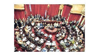 El Senado de la Nación vivirá un supermiércoles. Jurarán 24 nuevos legisladores nacionales, Jorge Capitanich se reunirá con jefes de bloques opositores y habrá una maratónica sesión para aprobar, a medias, los nuevos códigos Civil y Comercial.