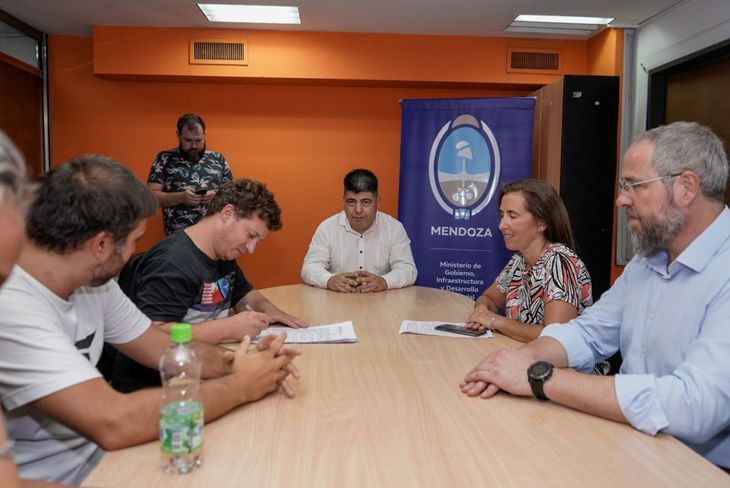 Mendoza realizó una nueva oferta formal a los trabajadores estatales. Mendoza realizó una nueva oferta formal a los trabajadores estatales.