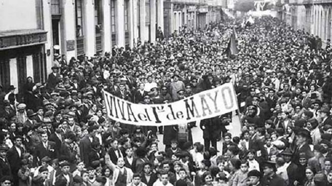 Por primera vez, en el año 1913, se celebra el Día del Trabajo en México.