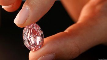 deslumbrante diamante rosa podria alcanzar una millonaria suma en una subasta