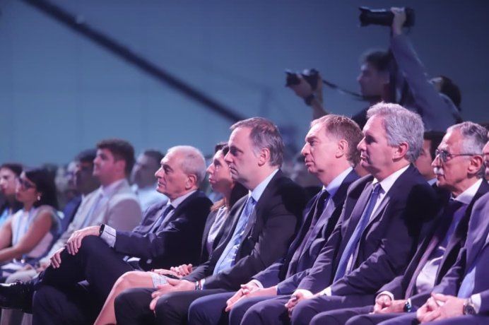 Manuel Adorni concurrió a AmCham Summit junto a Javier Milei. Manuel Adorni concurrió a AmCham Summit junto a Javier Milei.