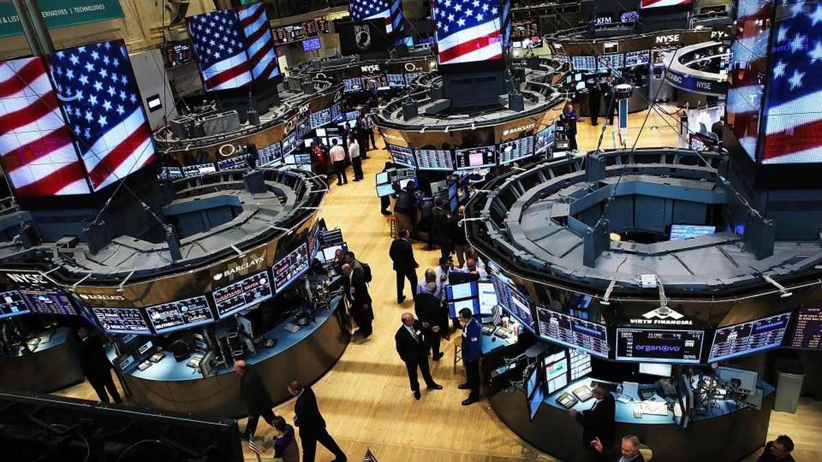 Who are the executives who sold the most shares in 2020 and why they did it