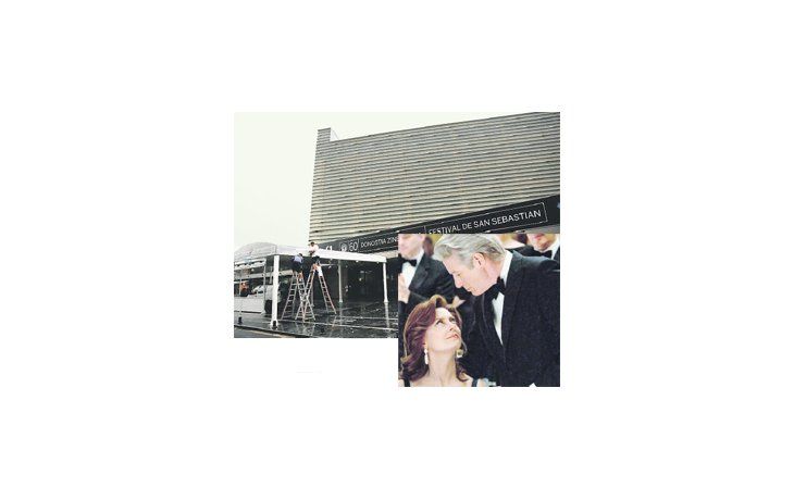 ámbito.com | Operarios dan los últimos detalles a una de las salas donde se proyectarán los films. Al lado, Richard Gere y Susan Sarandon en el film de apertura, «El fraude».