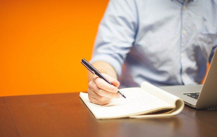 ámbito.com | EMPRESA ESCRITORIO 1200.jpg