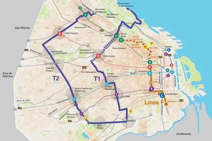 El Trambus 1 (T1) comenzará a funcionar en 2026, uniendo Aeroparque con el Centro de Trasbordo Sáenz, atravesando barrios como Palermo, Caballito, Boedo y Nueva Pompeya.