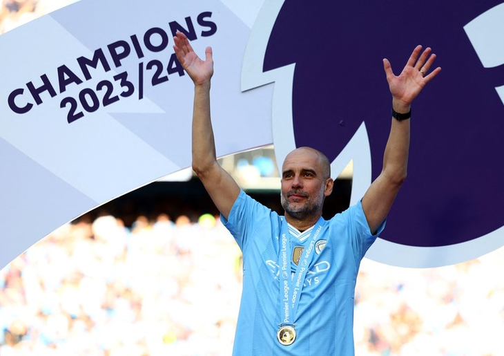 Guardiola festejando una nueva Premier League para el Manchester City. Guardiola festejando una nueva Premier League para el Manchester City.