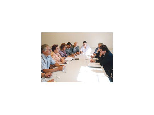 Sileoni y los titulares de los cinco gremios docentes con representación federal,  ayer durante el primer round salarial con la Nación.