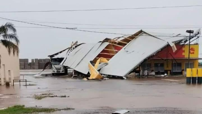 El temporal generó destrozos en, al menos, 10 galpones industriales.&nbsp;