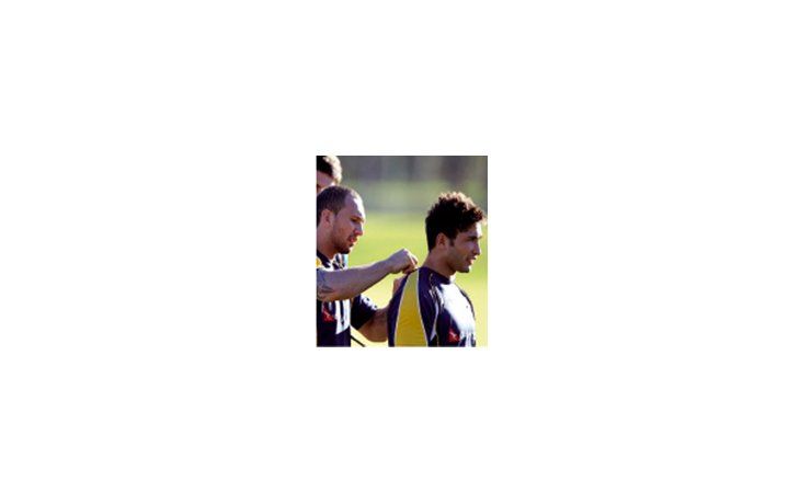 ámbito.com | Un chip se coloca en la camiseta.