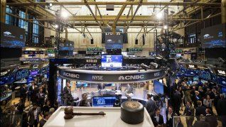 Wall Street se desploma hasta 2,1%: inversores evalúan datos económicos de EEUU