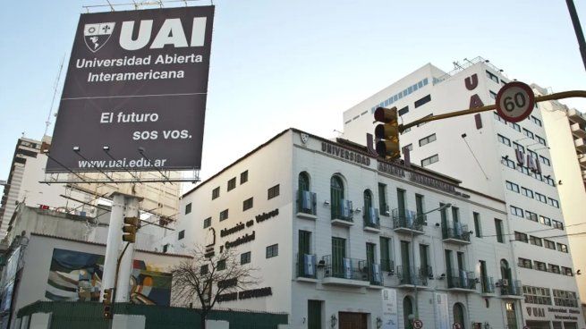 La joven de 18 años cayó desde el piso 11 del edificio de la UAI.