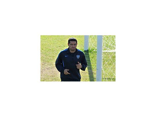 Juan Román Riquelme volvió a entrenar diferenciado pero estará ante River.