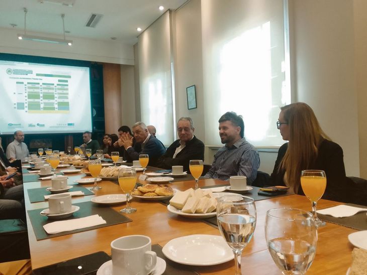 Desayuno. El equipo del IAPG presentó la AOG 2023 y reveló las últimas estimaciones del sector de los hidrocarburos. Desayuno. El equipo del IAPG presentó la AOG 2023 y reveló las últimas estimaciones del sector de los hidrocarburos.