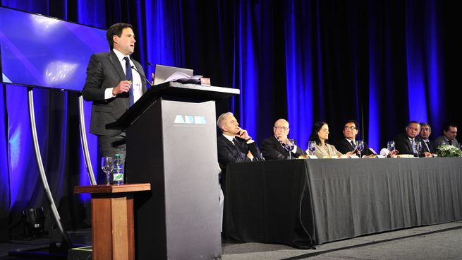 El presidente del Banco Central del Uruguay, Diego Labat, destacó las políticas de control inflacionario.