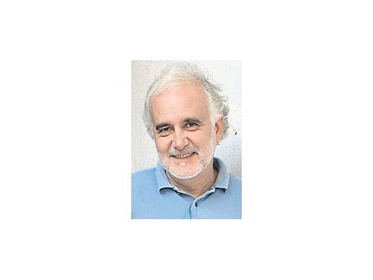 Ramón Andrés: «La poesía española está domesticada por el propio idioma, y existe en ella un exceso de anécdota, una exaltación del ego, que resulta tan pueril como aburrido».