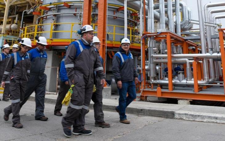 YPF sigue consolidando sus proyectos de inversión y desarrollo a largo plazo, permitiéndole aumentar sus ingresos para los próximos años. YPF sigue consolidando sus proyectos de inversión y desarrollo a largo plazo, permitiéndole aumentar sus ingresos para los próximos años.