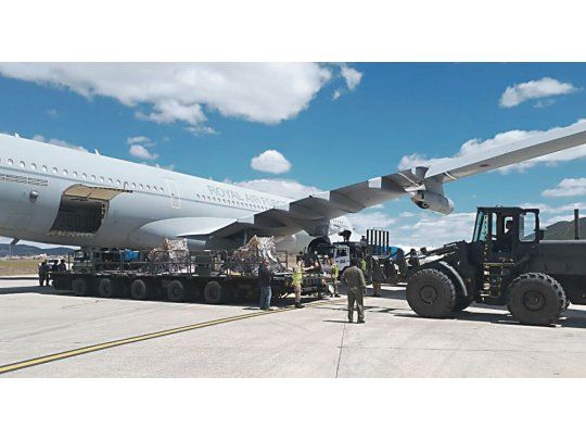Británico. Ayer arribó un nuevo avión de la Fuerza Aérea Británica, un KC-2 Voyager, que tiene la capacidad de abastecer de combustible en vuelo a las aeronaves que están en patrulla.