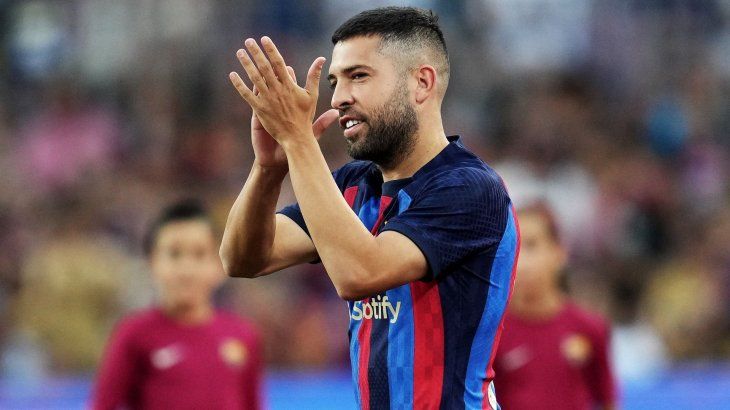 Alba se despide del fútbol tras una gran carrera.
